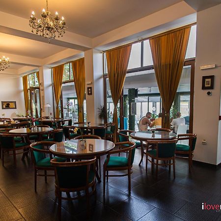 Ieşelniţa Riviera 990 - Resort & Restaurant מראה חיצוני תמונה