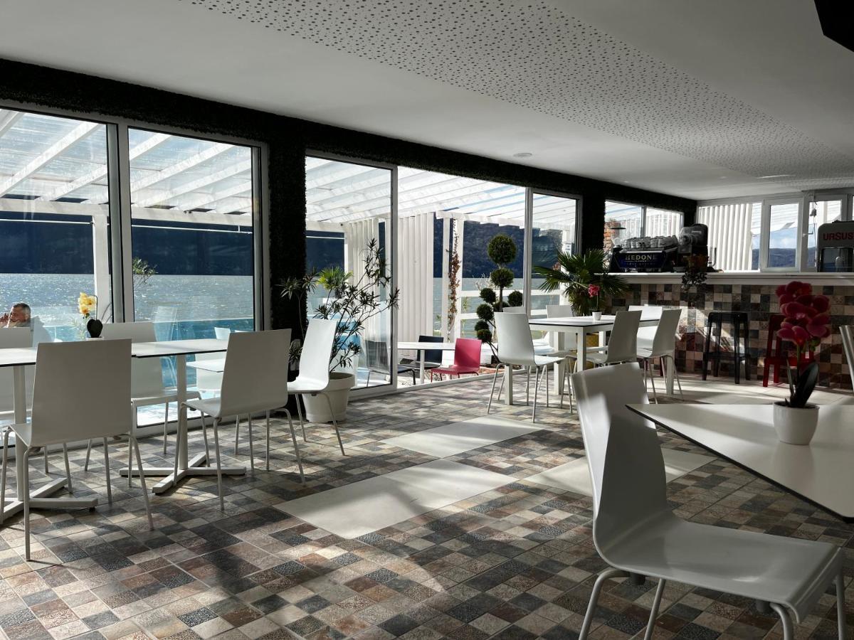 Ieşelniţa Riviera 990 - Resort & Restaurant מראה חיצוני תמונה
