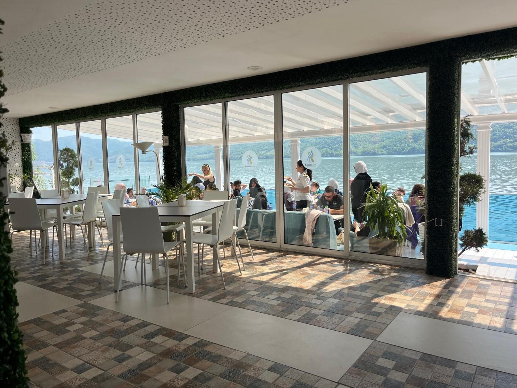 Ieşelniţa Riviera 990 - Resort & Restaurant מראה חיצוני תמונה