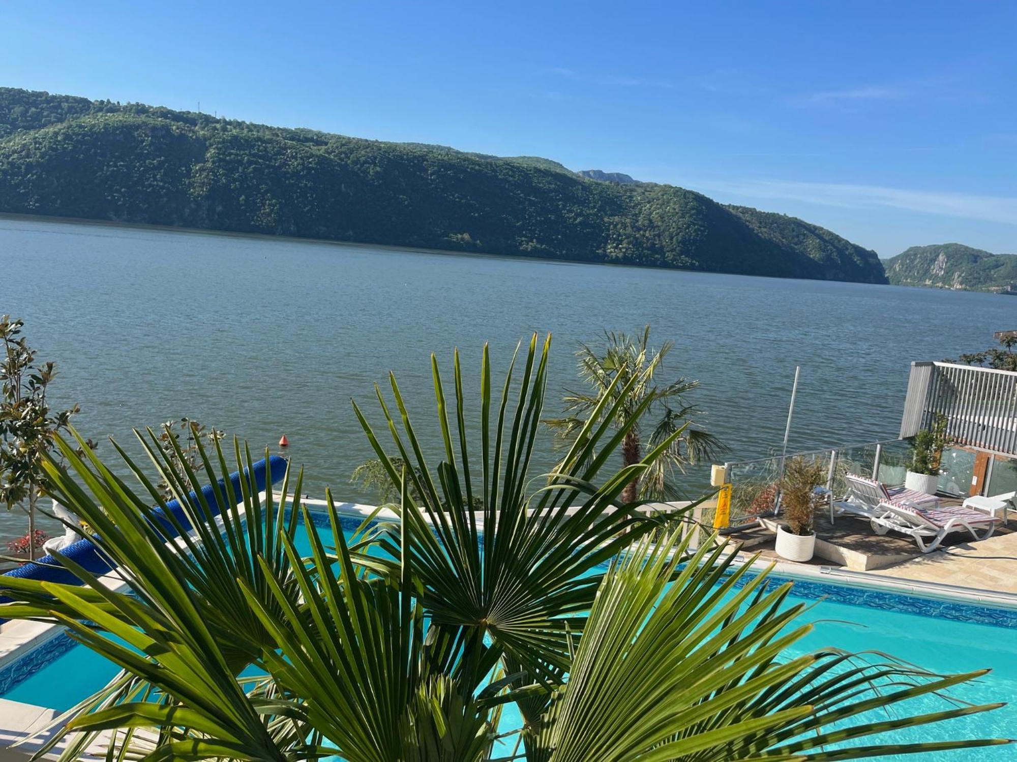 Ieşelniţa Riviera 990 - Resort & Restaurant מראה חיצוני תמונה