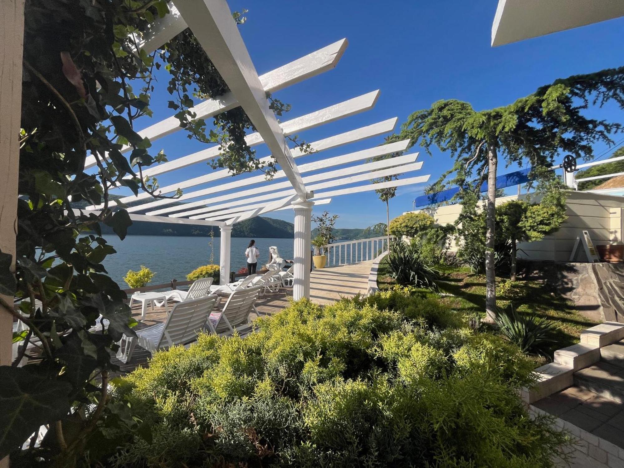 Ieşelniţa Riviera 990 - Resort & Restaurant מראה חיצוני תמונה