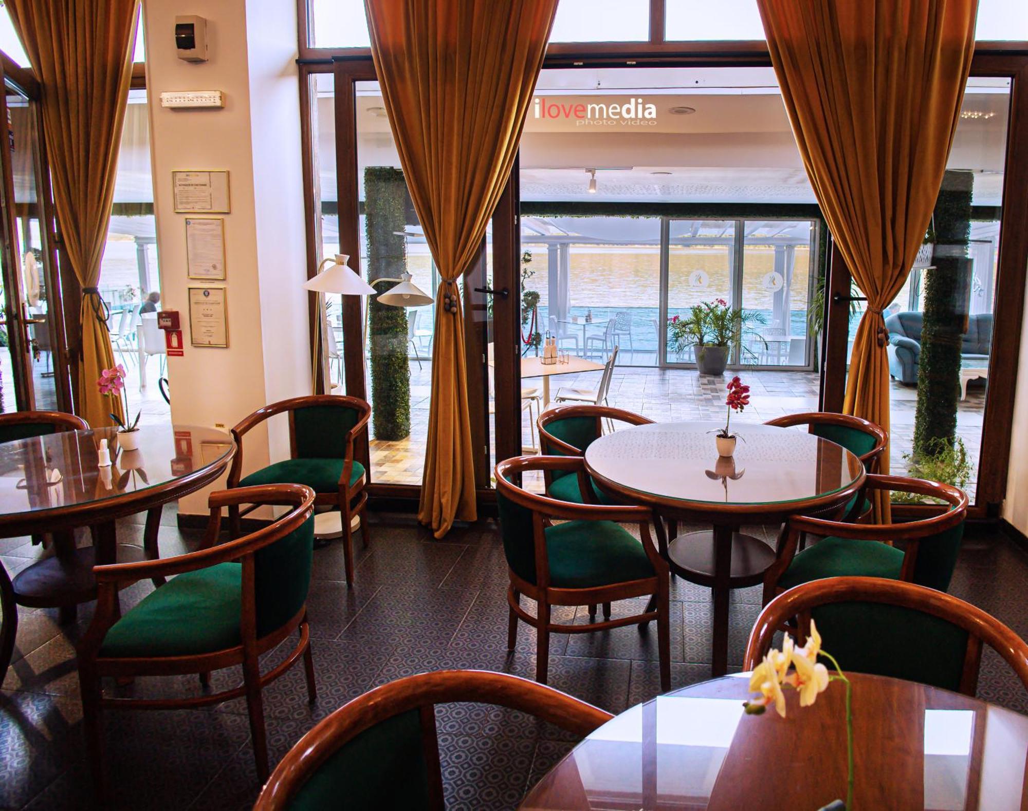 Ieşelniţa Riviera 990 - Resort & Restaurant מראה חיצוני תמונה