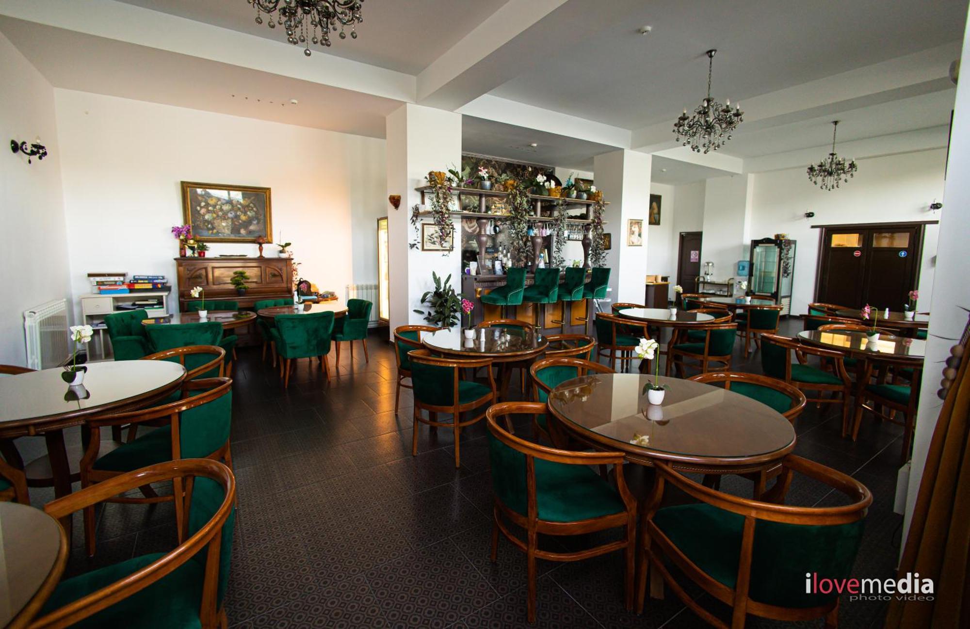 Ieşelniţa Riviera 990 - Resort & Restaurant מראה חיצוני תמונה
