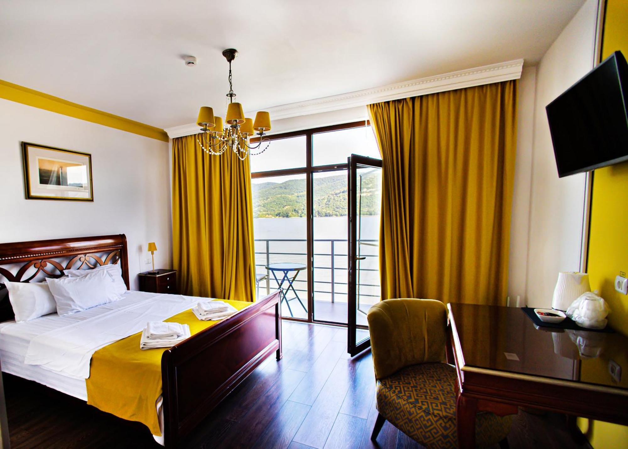 Ieşelniţa Riviera 990 - Resort & Restaurant מראה חיצוני תמונה